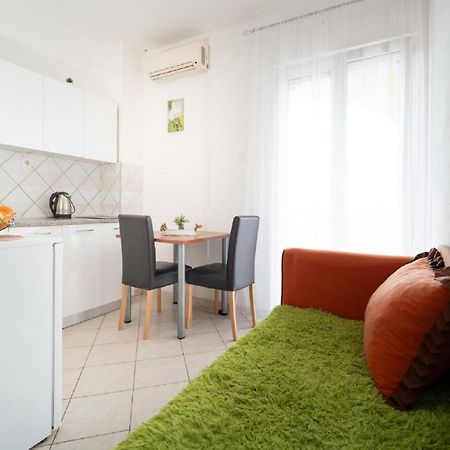 Apartments Milic - One Bedroom Apartment With Sea View And Terrace Ґорні Карин Екстер'єр фото