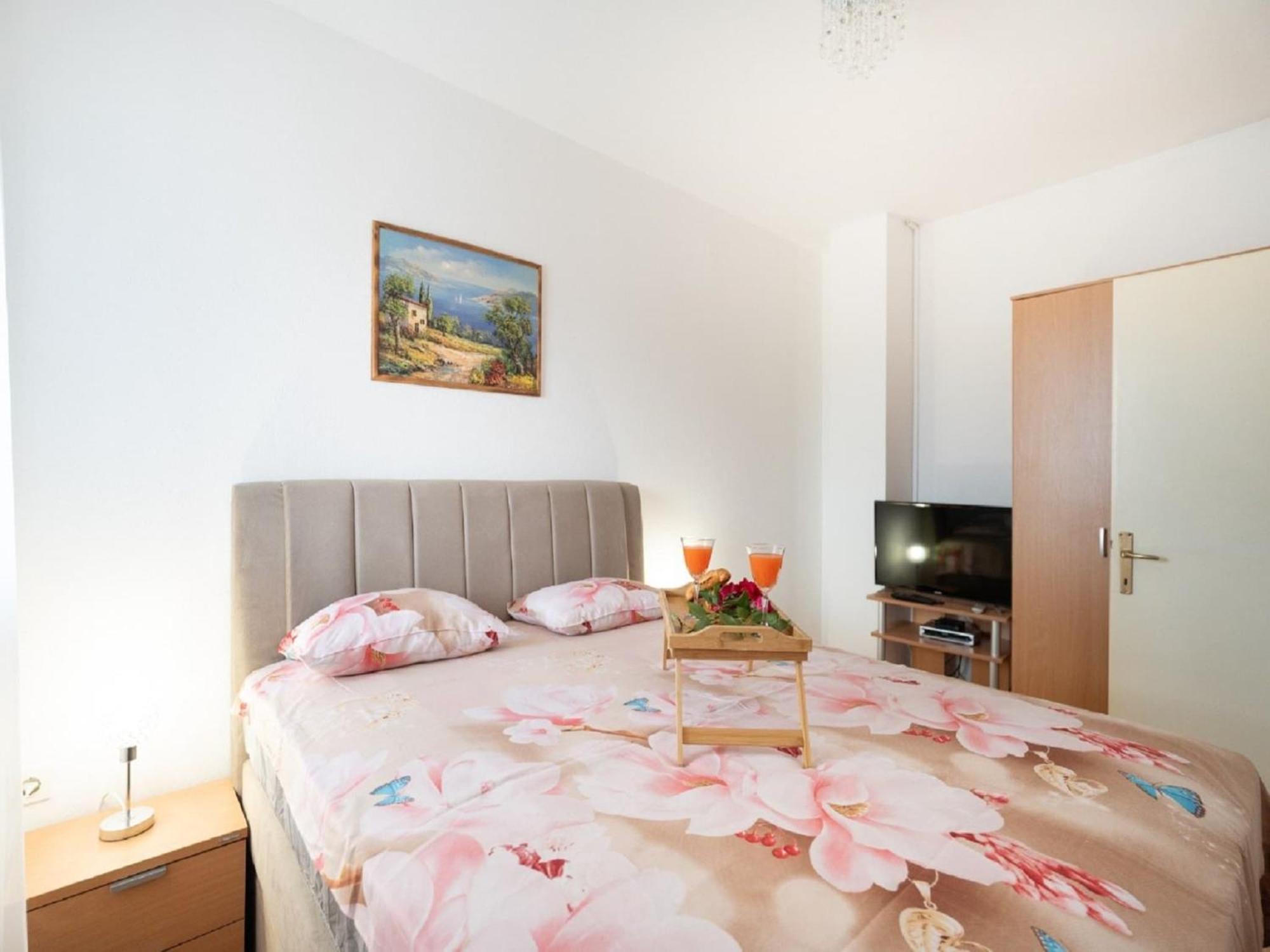 Apartments Milic - One Bedroom Apartment With Sea View And Terrace Ґорні Карин Екстер'єр фото