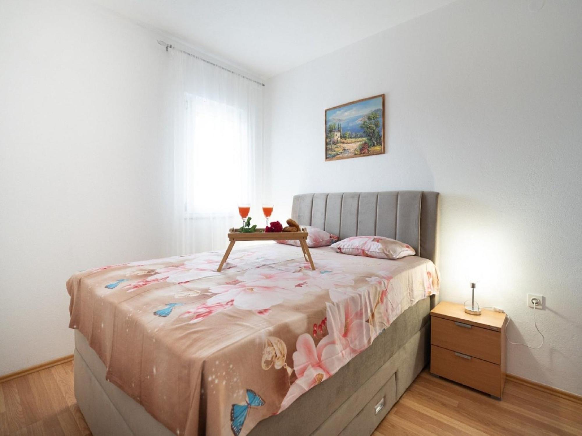 Apartments Milic - One Bedroom Apartment With Sea View And Terrace Ґорні Карин Екстер'єр фото