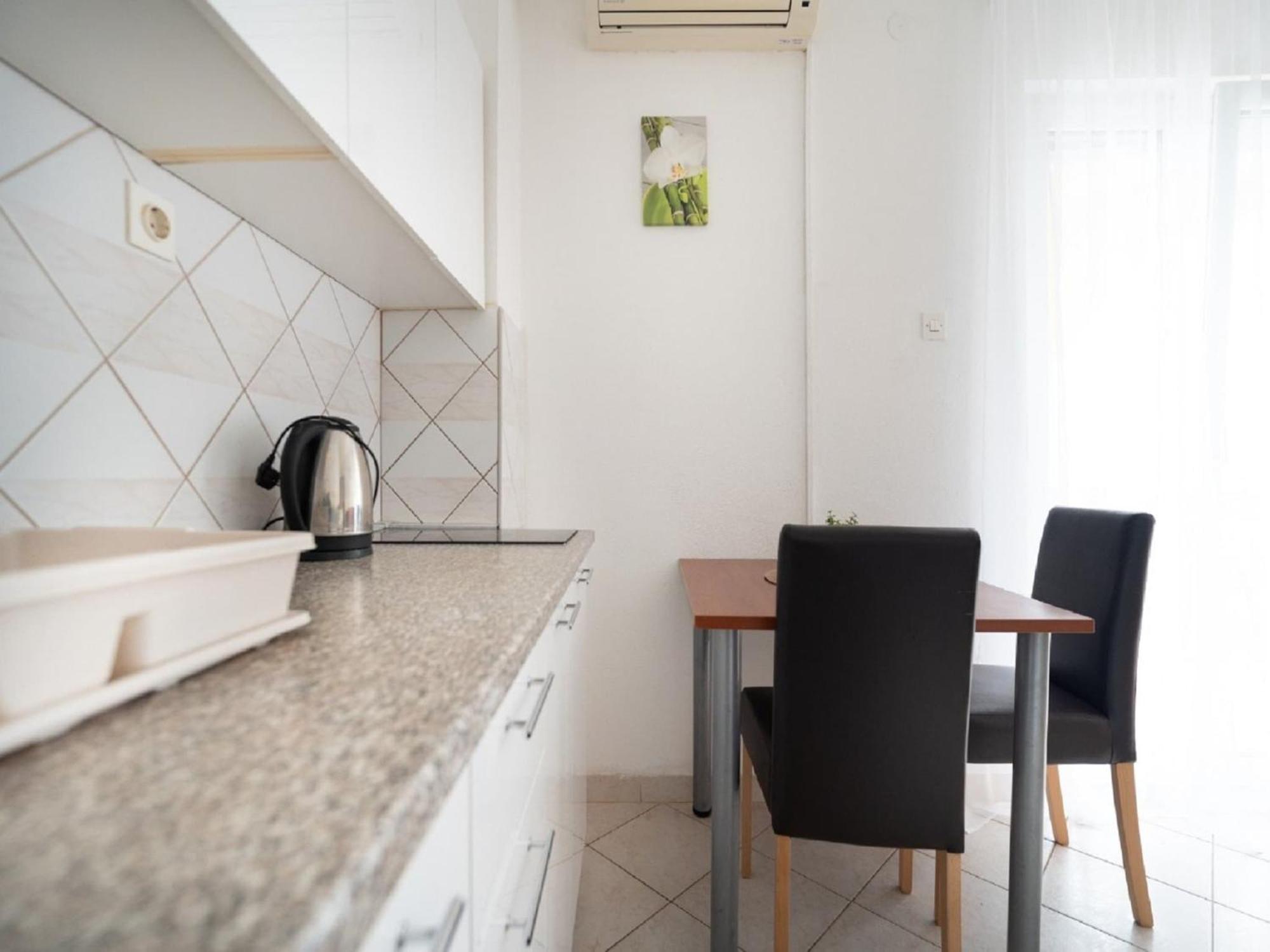 Apartments Milic - One Bedroom Apartment With Sea View And Terrace Ґорні Карин Екстер'єр фото