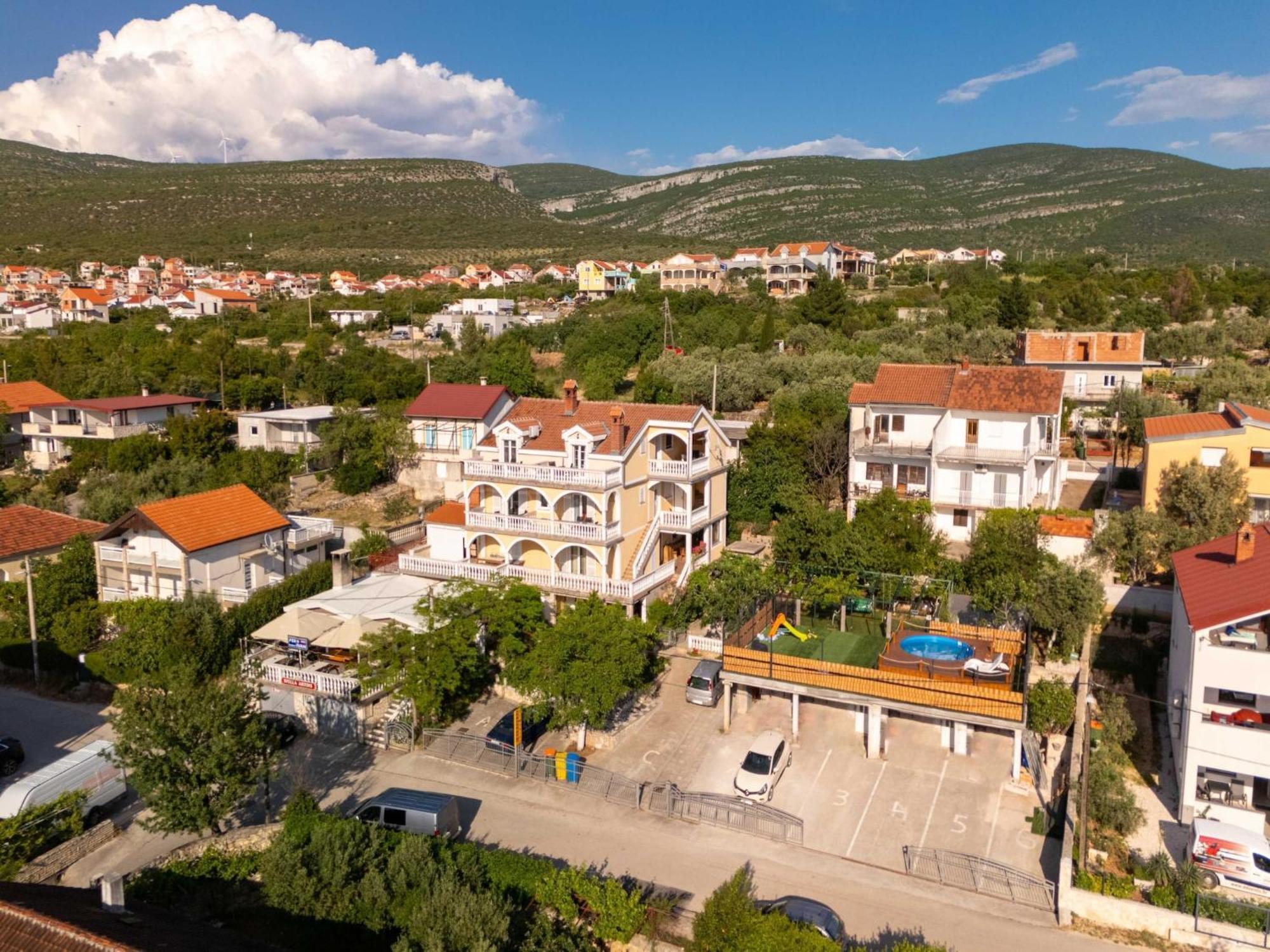 Apartments Milic - One Bedroom Apartment With Sea View And Terrace Ґорні Карин Екстер'єр фото