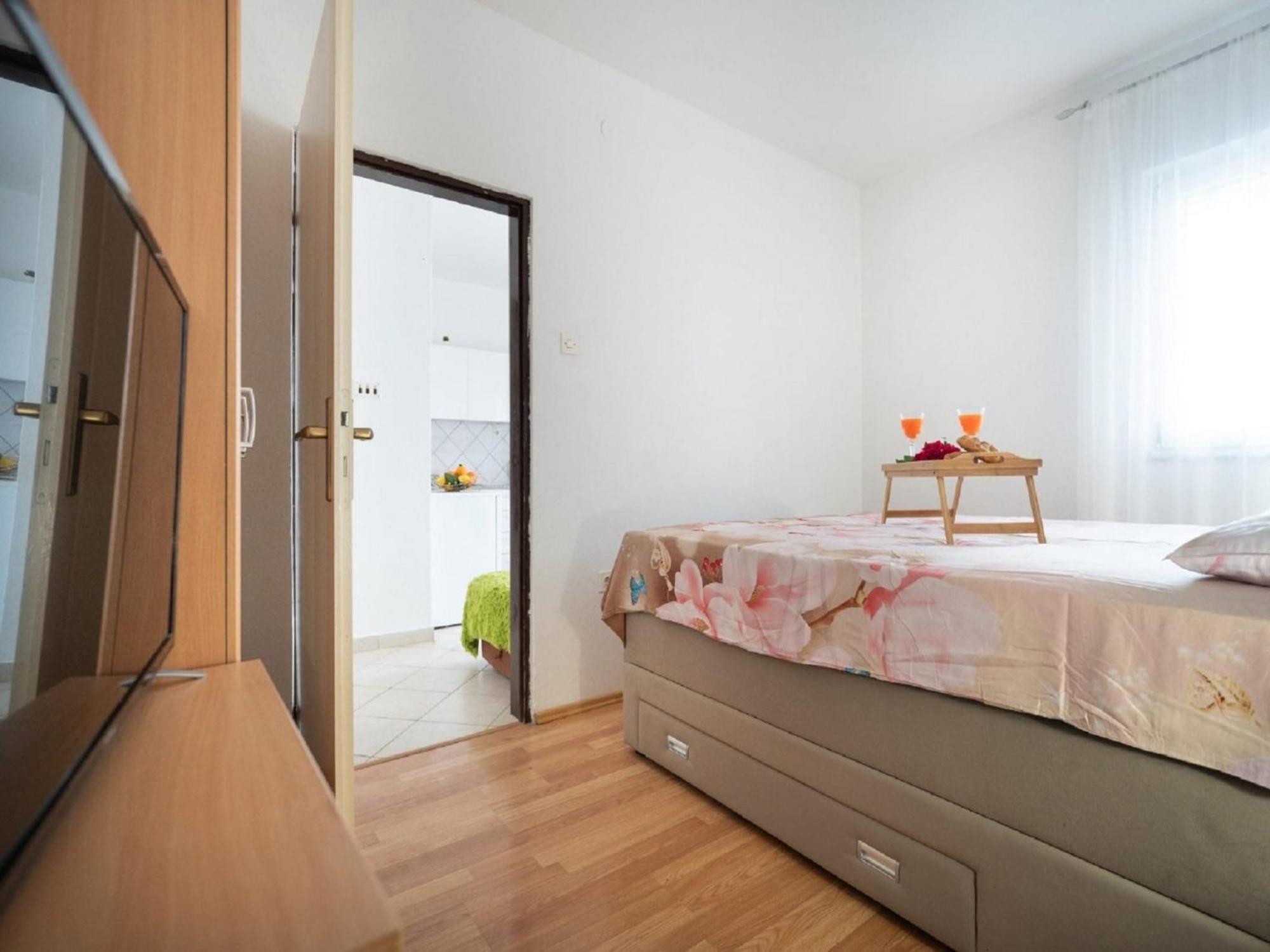 Apartments Milic - One Bedroom Apartment With Sea View And Terrace Ґорні Карин Екстер'єр фото